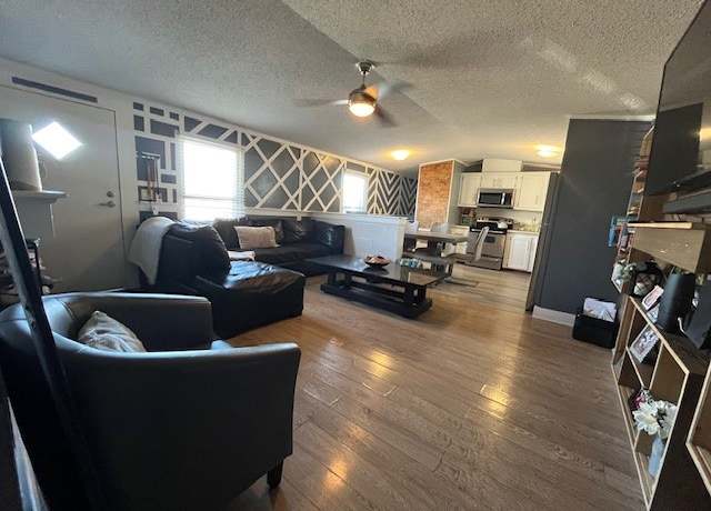 Property at 218 Boxcar Path, Kyle, TX 78640, 3 beds, 2 baths