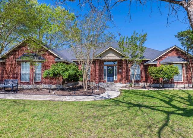 Property at 204 Plantation Dr, Seguin, TX 78155, 4 beds, 2 baths