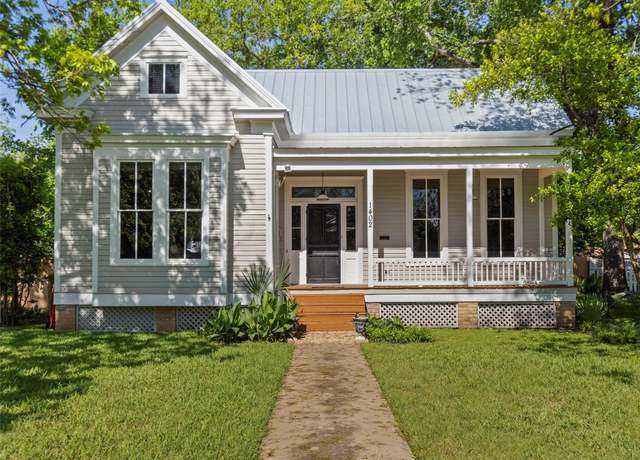 Property at 1402 Pecan St, Bastrop, TX 78602, 4 beds, 3 baths