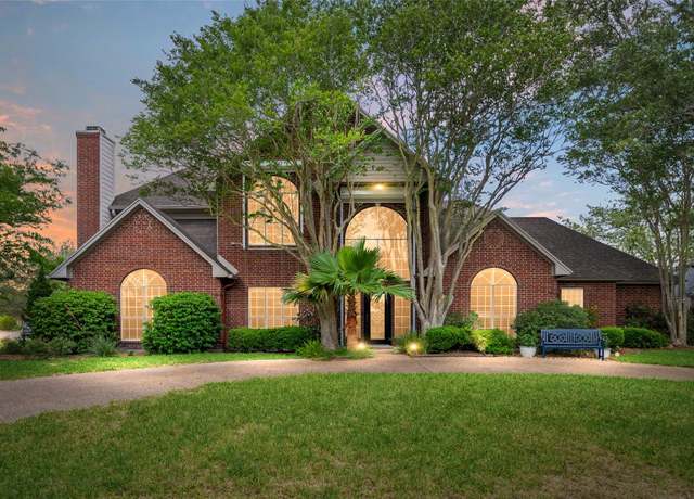 Property at 2705 Chapel View Dr, Corpus Christi, TX 78414, 4 beds, 4.5 baths