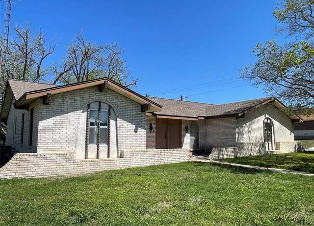 Property at 604 E Kerr St, Burnet, TX 78611, 3 beds, 2 baths