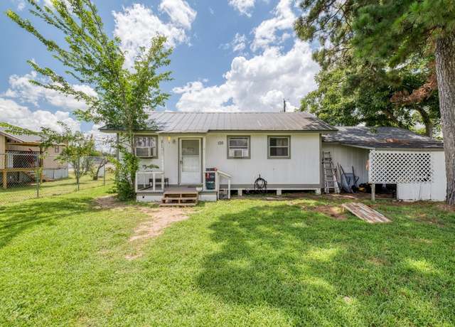 Property at 105 San Jacinto St, Smithville, TX 78957, 1 bed, 1 bath