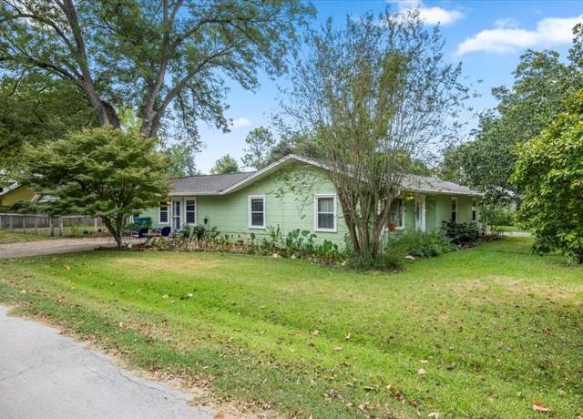 Property at 106 Hudgins St, Smithville, TX 78957, 4 beds, 3 baths
