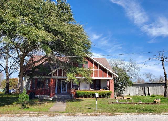 Property at 422 W North Main St, Flatonia, TX 78941, 4 beds, 2 baths