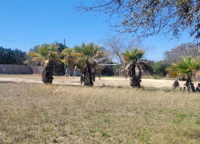 Property at 106 Oak Valley Dr, Lakehills, TX 78063