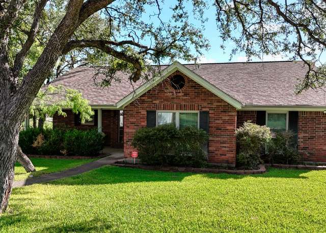 Property at 220 W Lakecrest Dr, Bluffton, TX 78607, 3 beds, 2 baths