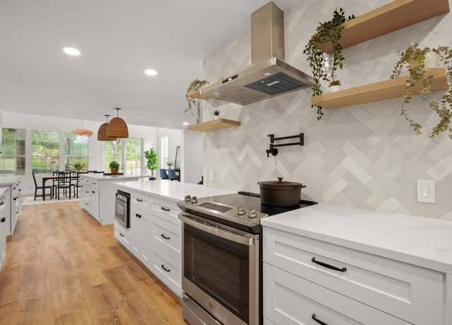 Property at 10100 Rocking Horse Rd, Austin, TX 78748, 6 beds, 5 baths