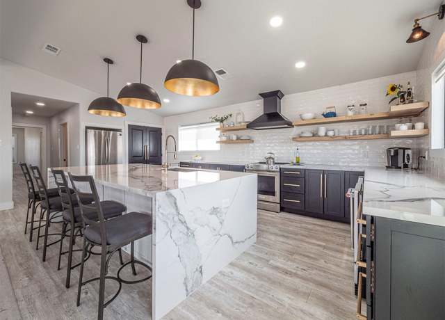 Property at 3900 Lake Park Cv, Lago Vista, TX 78645, 5 beds, 4 baths