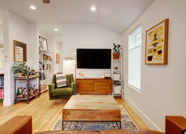 Property at 2000 E 8th St, Austin, TX 78702, 1 bed, 1 bath