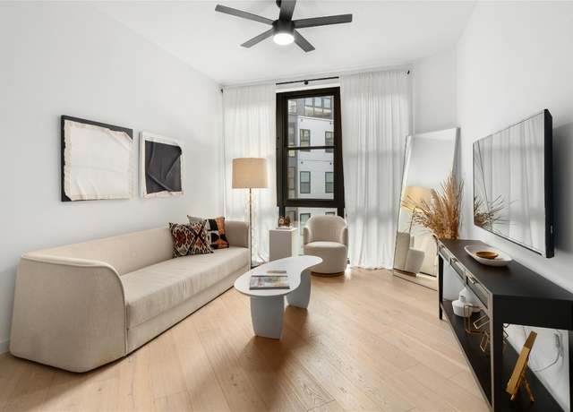 Property at 800 Embassy Dr #421, Austin, TX 78702, 1 bed, 1 bath