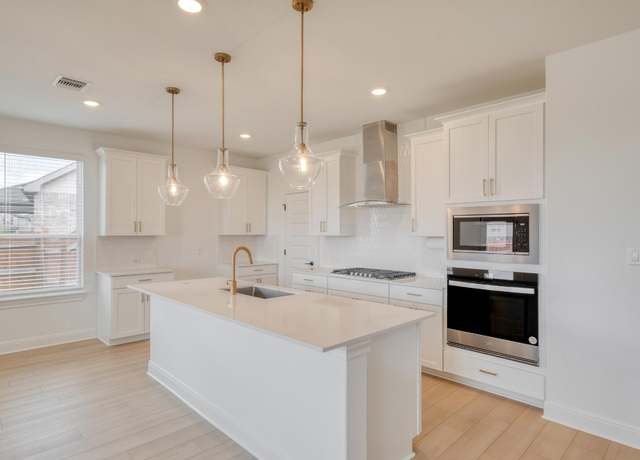 Property at 13317 Coba Way, Manor, TX 78653, 5 beds, 4 baths