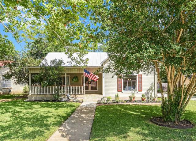 Property at 1128 W Hopkins St, San Marcos, TX 78666, 3 beds, 3 baths
