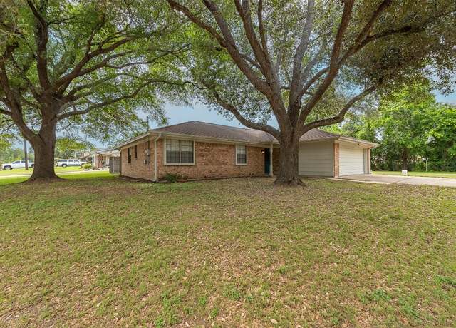 Property at 923 N Hull St, Caldwell, TX 77836, 3 beds, 2 baths