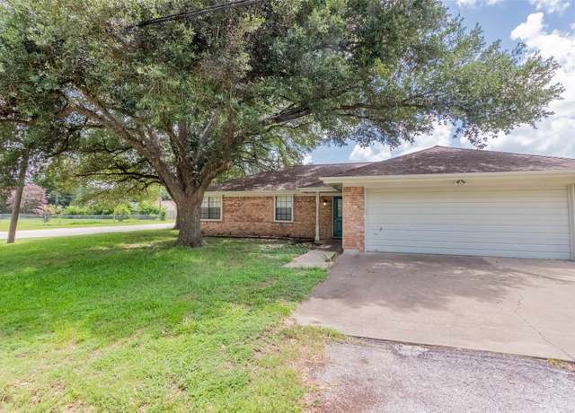 Property at 923 N Hull St, Caldwell, TX 77836, 3 beds, 2 baths