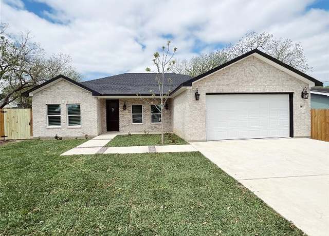 Property at 614 S Middle St, Flatonia, TX 78941, 3 beds, 2 baths