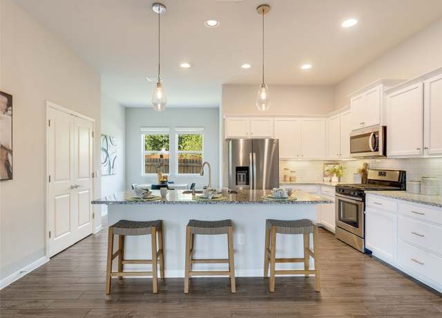 Property at 7816 Vista Mejor Dr, Austin, TX 78744, 3 beds, 2 baths