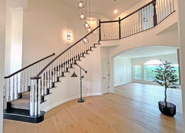 Property at 9604 Big View Dr, Austin, TX 78730, 5 beds, 4 baths
