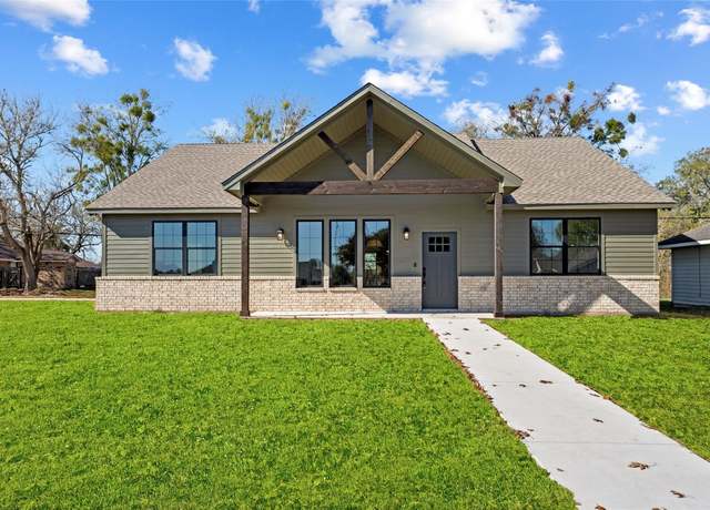 Property at 475 N Joekel Ave, Giddings, TX 78942, 4 beds, 2 baths