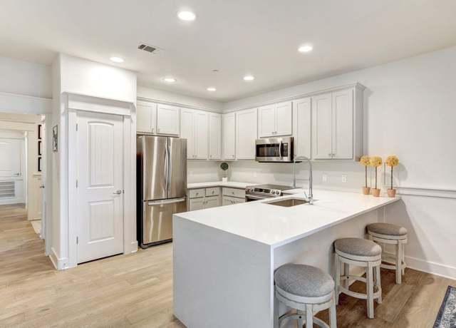 Property at 6712 Lantern View Dr #303, Jonestown, TX 78645, 3 beds, 2 baths