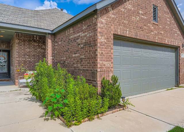 Property at 461 Thornless Cir, Buda, TX 78610, 3 beds, 2 baths