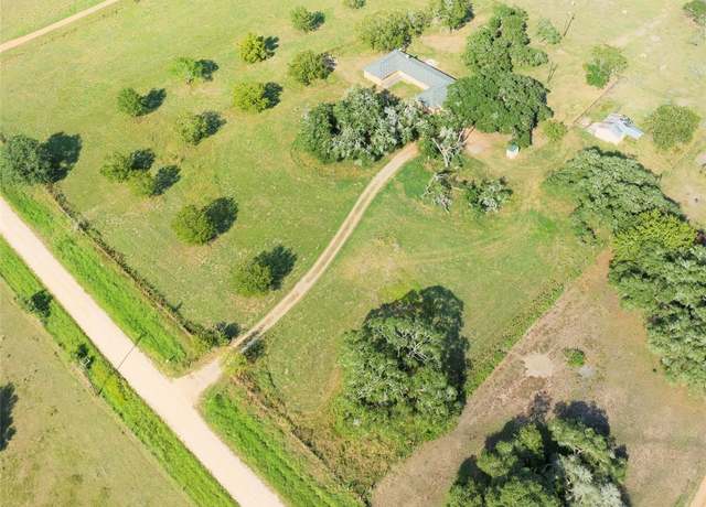 Property at 341 Cr 233, Hallettsville, TX 77964, 3 beds, 2 baths