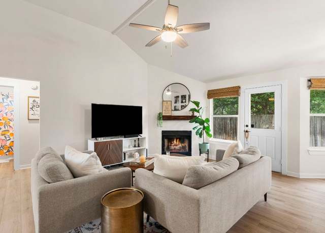 Property at 215 Crystal Knoll Blvd, Georgetown, TX 78626, 3 beds, 2 baths