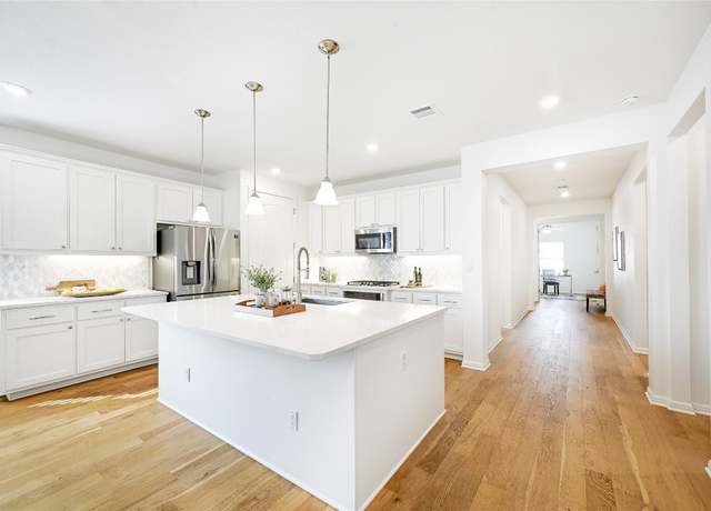 Property at 19020 Fernando Trl, Austin, TX 78738, 3 beds, 3 baths