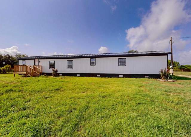 Property at 885 Shiloh Rd, Bastrop, TX 78602, 3 beds, 3 baths