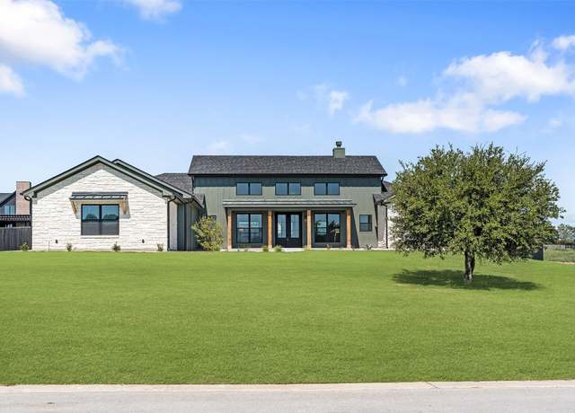 Property at 233 Glenview Cir, Belton, TX 76513, 4 beds, 3.5 baths