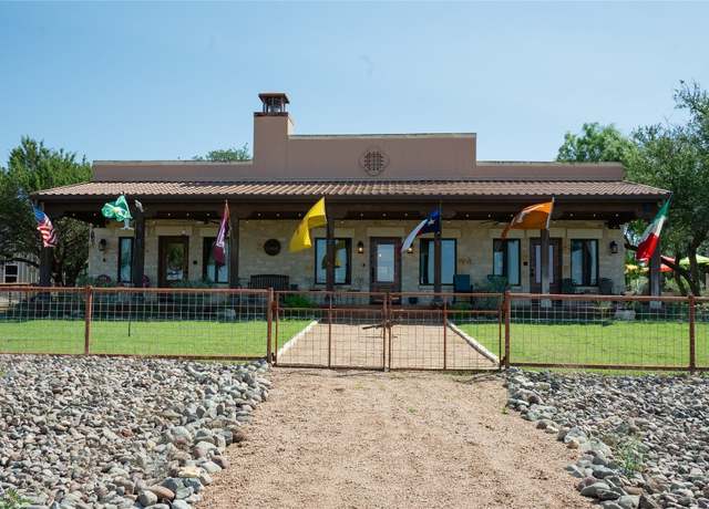 Property at 19348 N Us Highway 281 Hwy, Lampasas, TX 76550, 3 beds, 3 baths