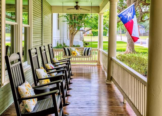 Property at 402 Ross St, Brenham, TX 77833, 3 beds, 3.5 baths