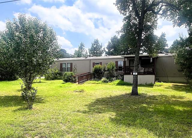 Property at 126 Shawnee Dr, Smithville, TX 78957, 3 beds, 2 baths