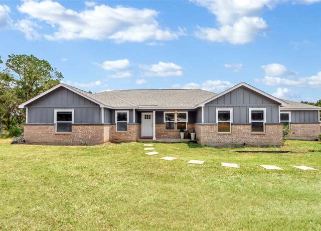 Property at 711 Forest Trl, New Braunfels, TX 78132, 3 beds, 2 baths