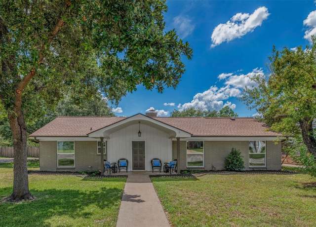 Property at 3618 Sunnybrook Ln, Bryan, TX 77802, 4 beds, 3 baths