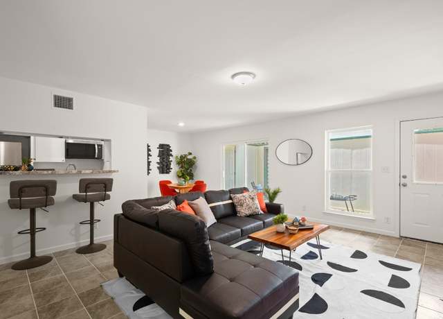 Property at 6718 Silvermine Dr #802, Austin, TX 78736, 2 beds, 1.5 baths