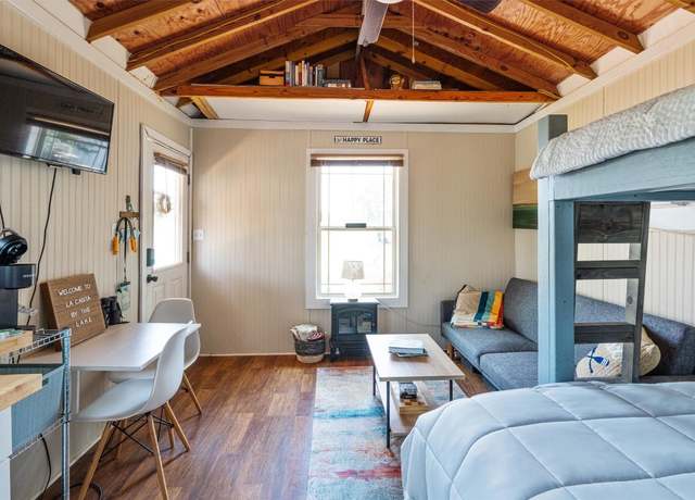 Property at 213 Lakeview Dr, Burnet, TX 78611, 1 bed, 1 bath