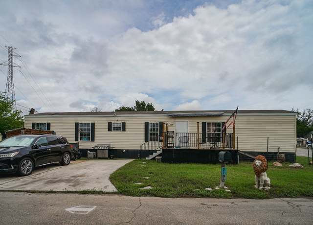 Property at 7106 Cowpoke Trl, Lago Vista, TX 78645, 4 beds, 2 baths