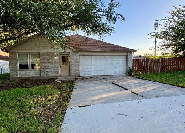 Property at 700 Lago Vista St, San Marcos, TX 78666, 3 beds, 2 baths