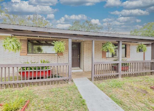 Property at 705 Dunning St, Gonzales, TX 78629, 3 beds, 2 baths