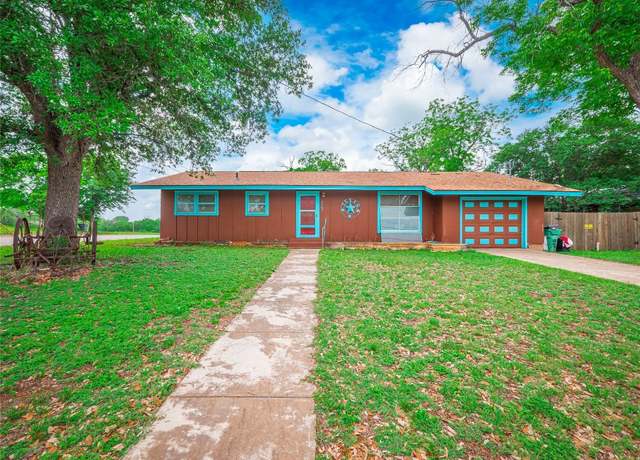 Property at 1207 Flag St, Llano, TX 78643, 3 beds, 2 baths