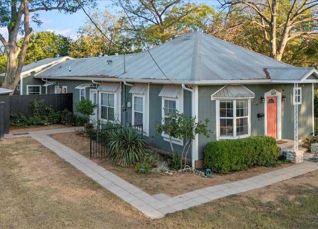 Property at 1809 Main St, Bastrop, TX 78602, 5 beds, 4.5 baths