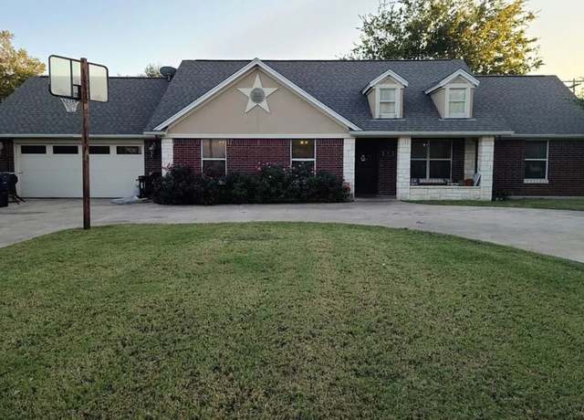 Property at 177 E Davilla St, Bartlett, TX 76511, 4 beds, 2 baths