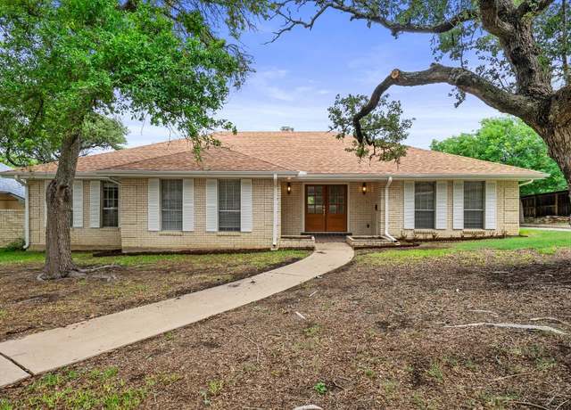 Property at 406 N Coronado Dr, Kerrville, TX 78028, 3 beds, 2 baths