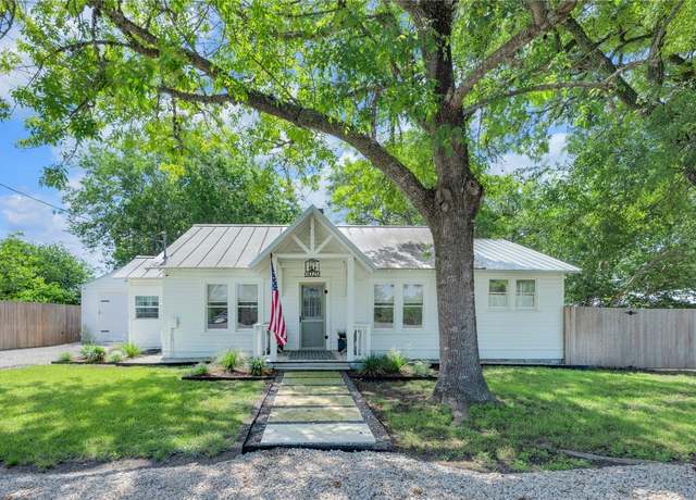 Property at 6020 Texas 159 Hwy, La Grange, TX 78945, 2 beds, 2 baths