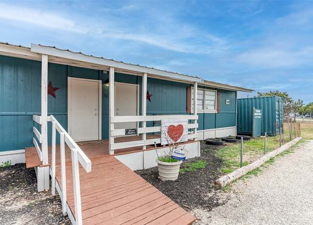 Property at 141 Wildwood Ln, Canyon Lake, TX 78133, 1 bed, 1.5 baths