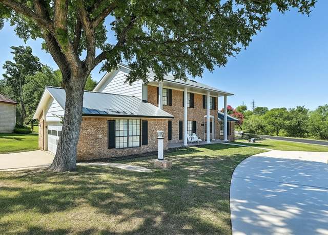 Property at 608 Sombrero Dr, Horseshoe Bay, TX 78657, 3 beds, 3 baths