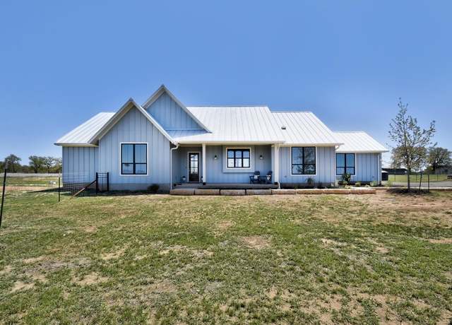 Property at 29 Spencer Ct, Fredericksburg, TX 78624, 4 beds, 3 baths