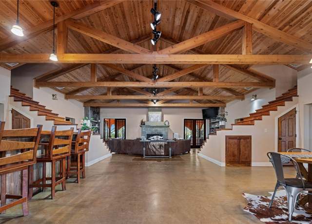 Property at 322 County Road 180a, Hallettsville, TX 77964, 6 beds, 5 baths