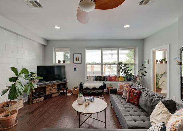 Property at 2608 E 6th St #2, Austin, TX 78702, 2 beds, 2.5 baths