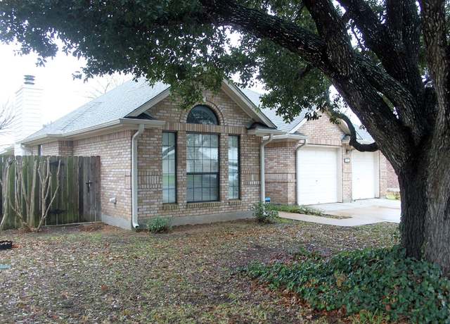 Property at 903 San Jacinto St, Lockhart, TX 78644, 3 beds, 2 baths